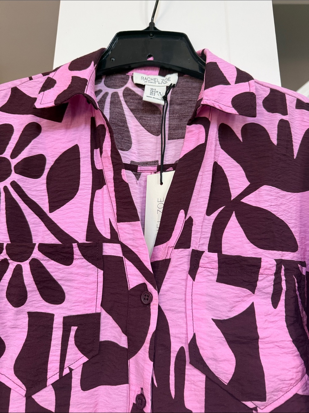 Rachel Zoe NWT Pink & Burgundy Abstract Floral Button-Down V Neck Top Small - Picture 2 of 7